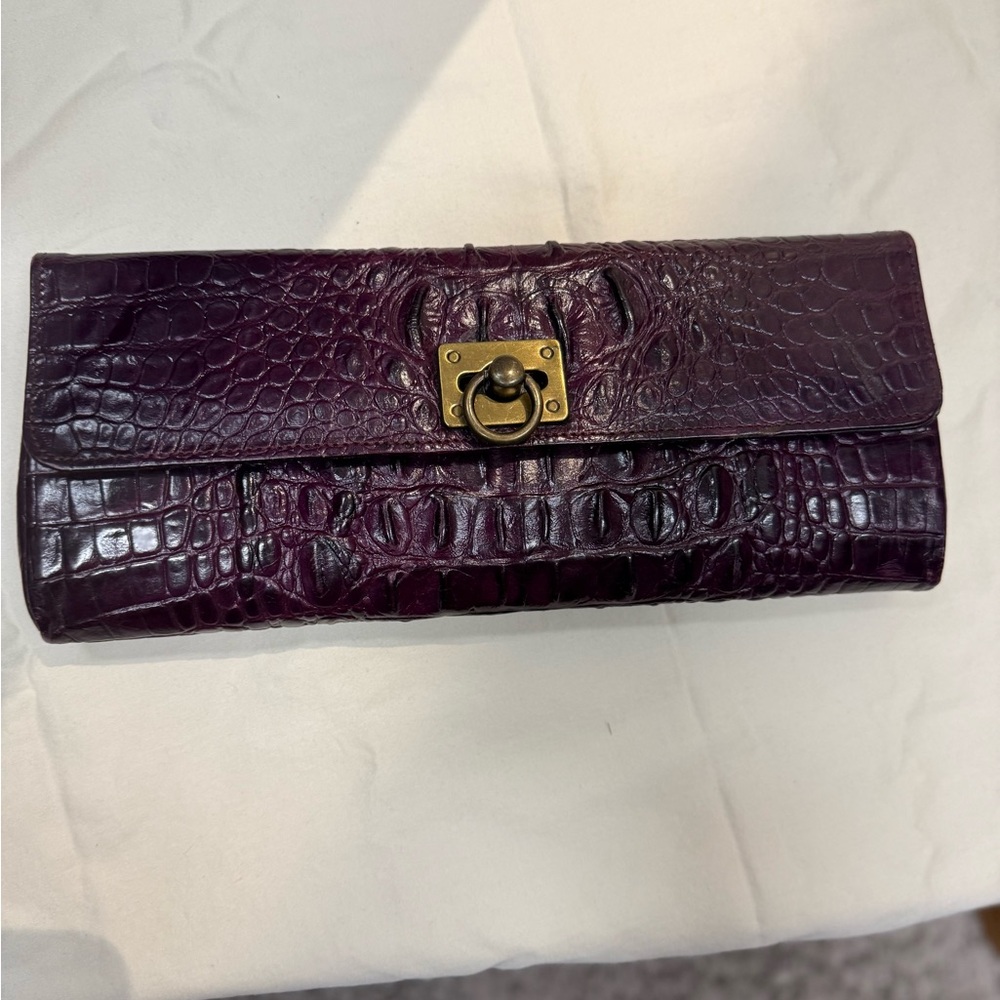 Alligator clutch